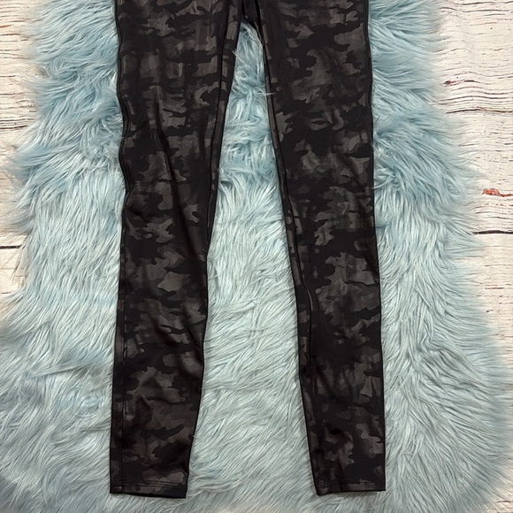 Spanx Faux Leather Leggings High Rise Matte Black Camo - Picture 7 of 9